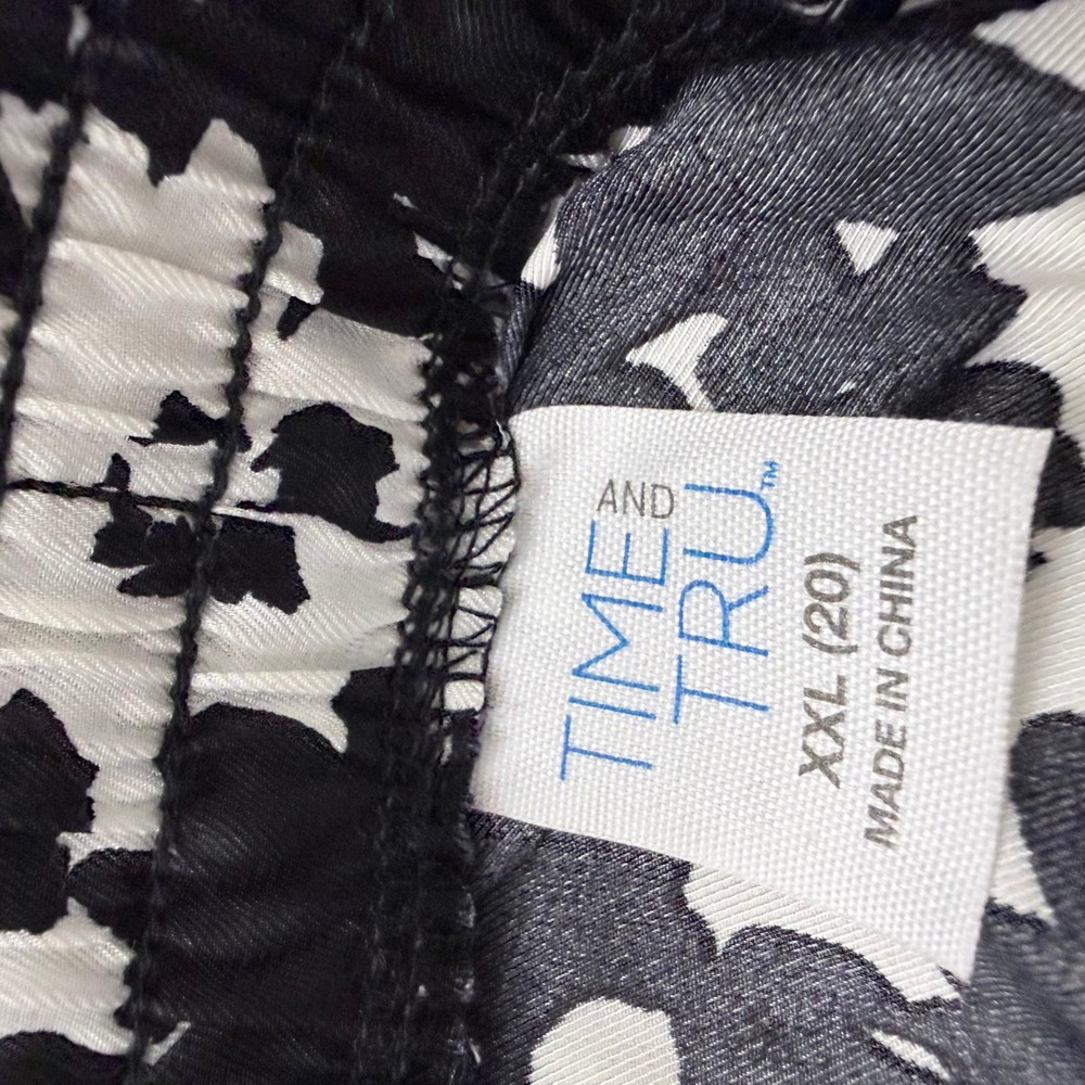 Time and Tru Womens Tiered Printed Maxi Skirt Black Soot Floral XXL 20 NEW - Picture 3 of 7
